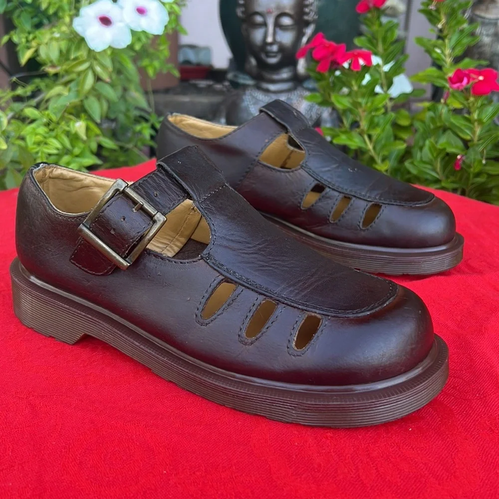 🏴󠁧󠁢󠁥󠁮󠁧󠁿 Vintage Dr. Martens MIE T-Strap Cut Out Mary Jane Loafers UK 5